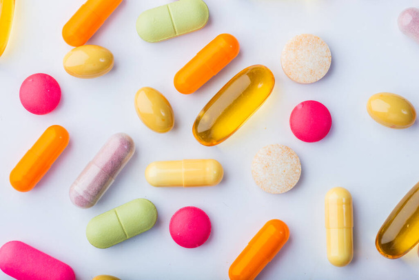 pills and capsule on white background - Foto, Imagem
