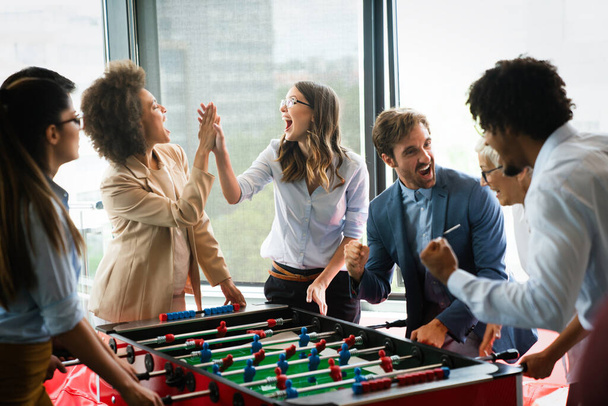 Excited diverse employees laughing enjoying funny activity at work break, creative friendly workers play game together - Foto, immagini