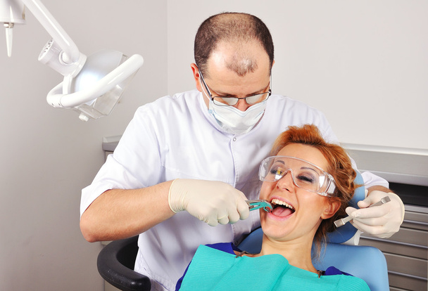 dentist removes tooth - Foto, Imagem