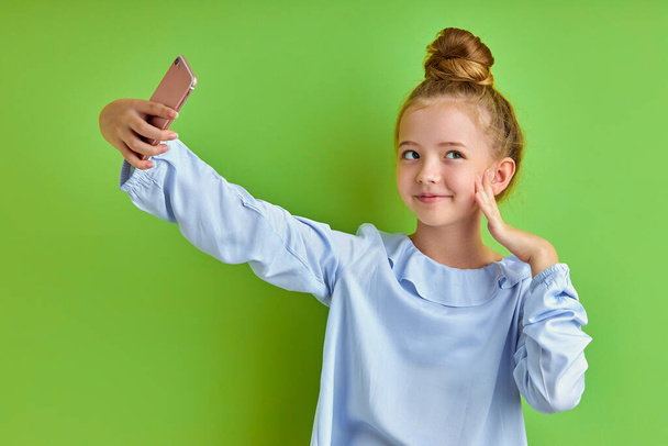 emotional crazy little girl take photo on phone, alone - 写真・画像
