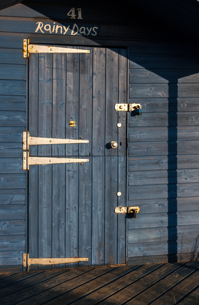 kłódkowe drzwi domku na plaży - Zdjęcie, obraz