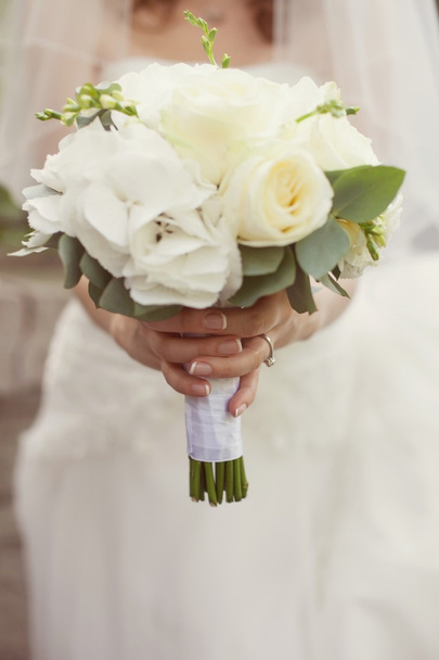 Bride holding  weeding bouquet - Foto, immagini