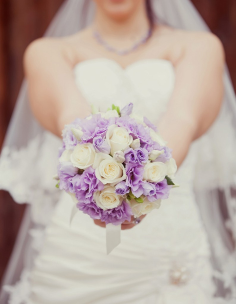 Bride holding  weeding bouquet - Zdjęcie, obraz