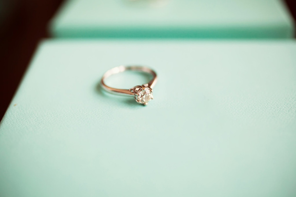 Ring mit einem Diamanten - Foto, Bild