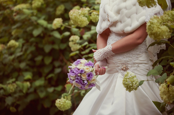 Bride with wedding bouque - Zdjęcie, obraz