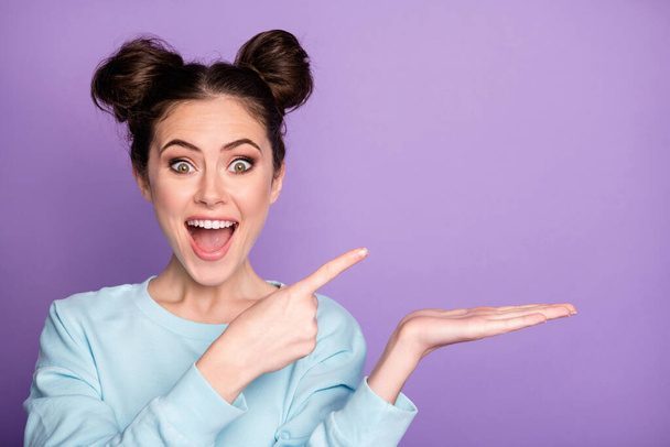 Close-up portrait of her she nice attractive pretty stunned cheerful cheery girl holding on palm demonstrating copy space isolated on violet purple lilac bright vivid shine vibrant color background - Foto, imagen