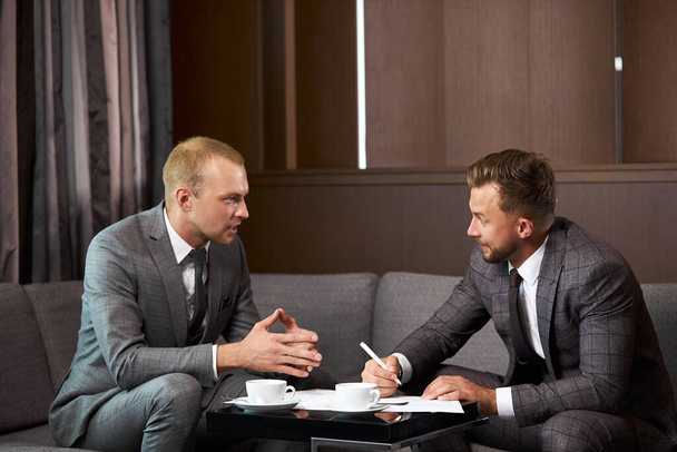 successful co-working of two business men - Foto, Bild