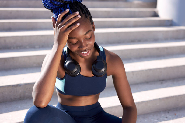 portrait of sweaty black afro woman taking break after sport - Photo, Image