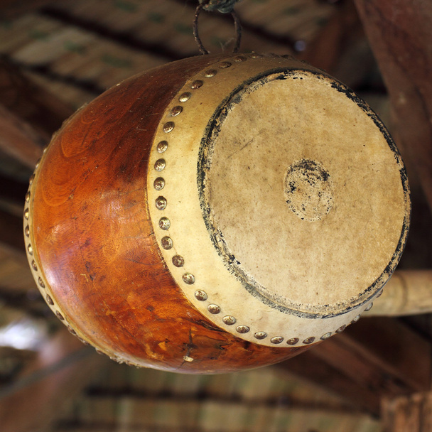 couro de madeira velho tambor
 - Foto, Imagem