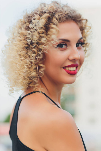 Beautiful young Caucasian girl with curly hair outdoors. - Foto, Imagen