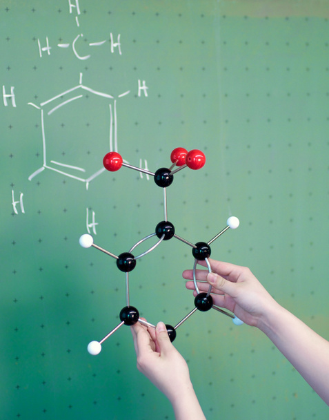 Molekyylimallin vertailu laboratoriossa
 - Valokuva, kuva
