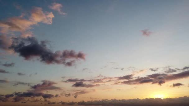 riprese aeree di un bellissimo cielo crepuscolare - Filmati, video
