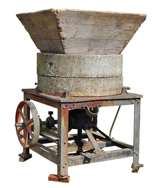 Ρετρό αντίκα σκουριασμένη συσκευή για διαχωρισμό σιταριού. Ο εξοπλισμός φτιάχτηκε πάνω από εκατό χρόνια πριν. Μεμονωμένα  - Φωτογραφία, εικόνα
