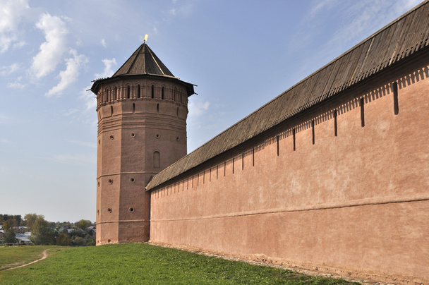 Tower and wall of old russian monastery in Suzdal - Foto, Bild