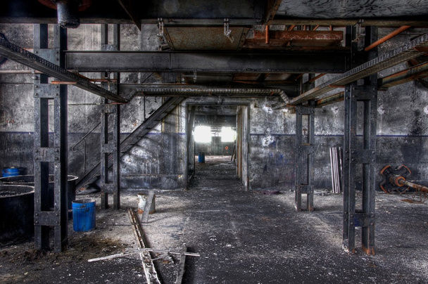 παλιά και εγκαταλελειμμένα χρώμα εργοστάσιο - Φωτογραφία, εικόνα