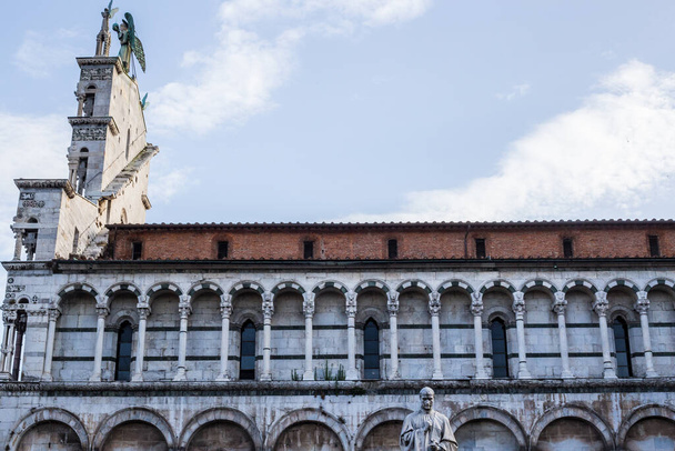 Вид на Сан-Мікеле в Церкві Форо, Лукка, Тоскана - Фото, зображення