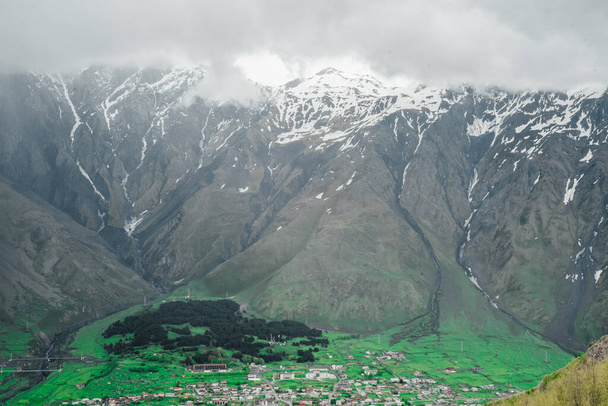 mountains of georgia gudaugi mountain peaks ridges in the snow in the green - Zdjęcie, obraz