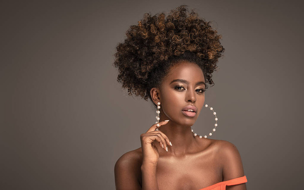 Beauty portrait of woman with afro posing in studio. - Fotografie, Obrázek