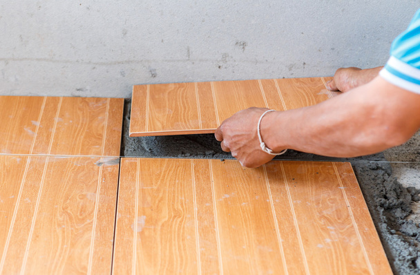 pavimento installazione di piastrelle per la costruzione di case
 - Foto, immagini