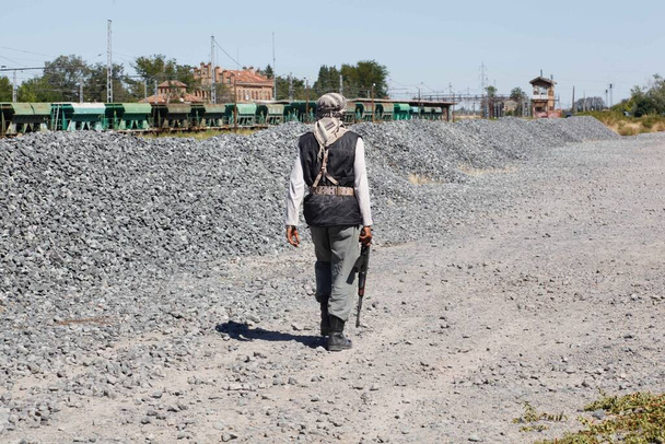Muž Isis terorista drží kulomet - Fotografie, Obrázek