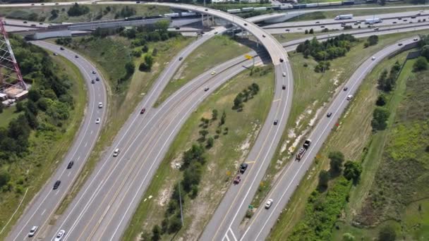 Légi kilátás az autópályák felett, felváltja a közlekedési csomópont közúti nézet autó közlekedési ipar Cleveland Ohio - Felvétel, videó