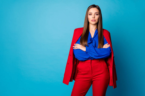 Photo of attractive self-confident business lady hold arms crossed not smiling bossy person wear red luxury office blazer trousers suit blouse shirt isolated blue color background - Фото, изображение