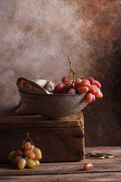 натюрморт стиглий органічний виноград
 - Фото, зображення