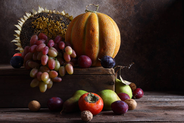 vida morta fruta orgânica madura colheita de outono - Foto, Imagem