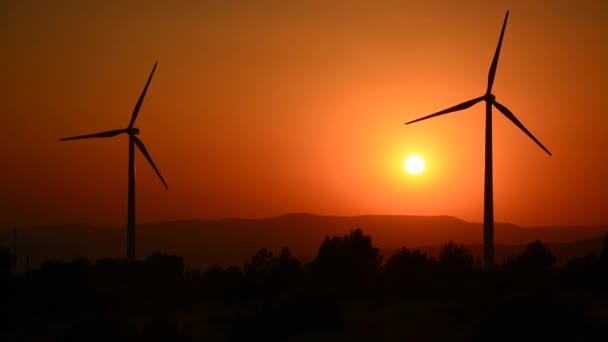 Windmühlen mit Hügeln und Sonne - Filmmaterial, Video