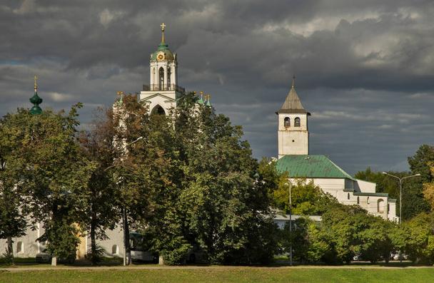 Monasterio Spaso-Preobrazhensky (Transfiguración) en Yaroslavl. Rusia - Foto, imagen