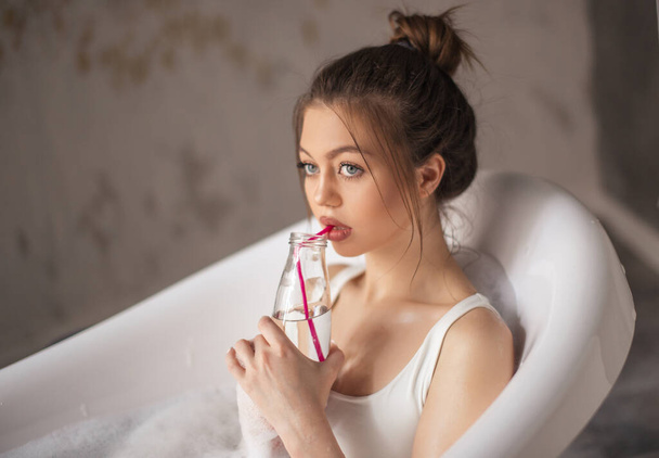 attractive brown-haired girl with cocktail - 写真・画像