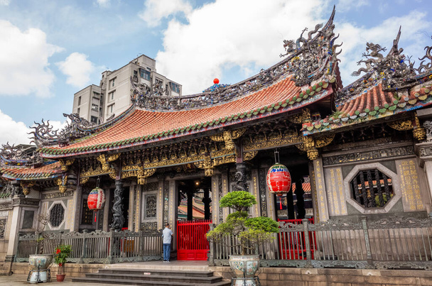 Taipei, Taiwan - October 20th, 2019: famous attraction of Lungshan temple at Taipei, Taiwan - Valokuva, kuva