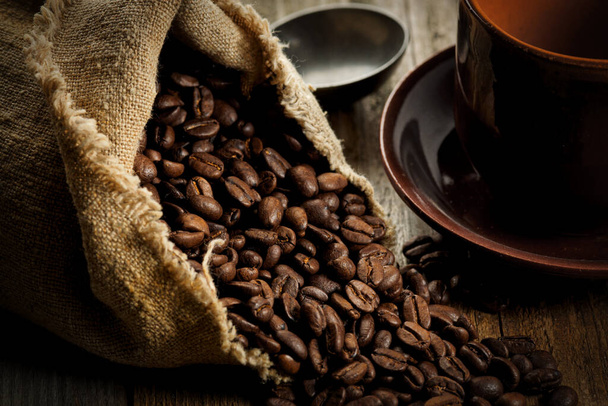 taza de café y granos de café - Foto, Imagen