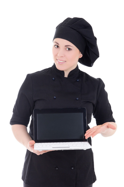 mulher jovem chef no laptop apresentando uniforme preto com copypaste - Foto, Imagem