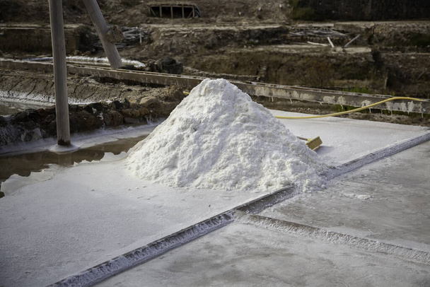 Sůl ve slané vodě, výroba a průmysl, nutriční vlastnosti - Fotografie, Obrázek