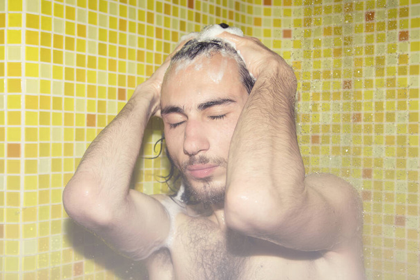 Shower and funny guy. - Photo, Image