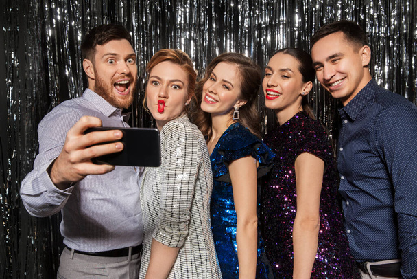 happy friends taking selfie by smartphone at party - Fotó, kép