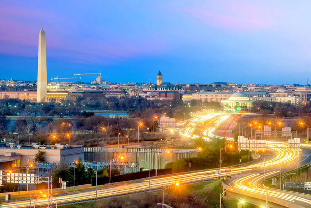 Washington, D.C. Alacakaranlıkta ufuk çizgisi - Fotoğraf, Görsel