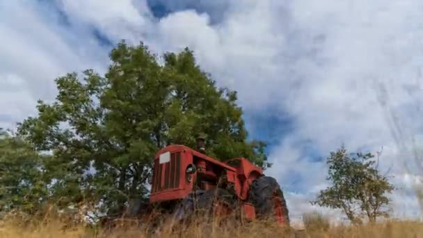 Old vintage tractor abandoned under the tree time lapse - Footage, Video
