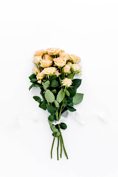 Pastel tea rose bouquet flowers on white background. Floral background. Minimal floral concept. Flat lay, top view.  - Foto, Bild