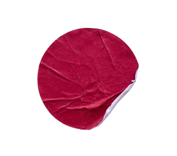 Prázdné červené kolo lepicí papír štítek izolované na bílém pozadí - Fotografie, Obrázek
