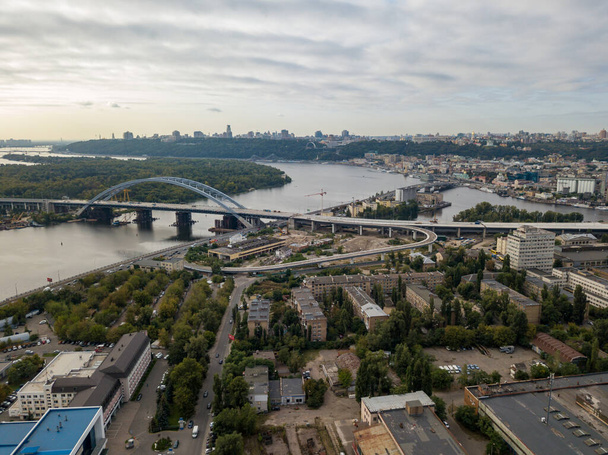Kiev 'deki Dinyeper Nehri' nin havadan görünüşü. - Fotoğraf, Görsel
