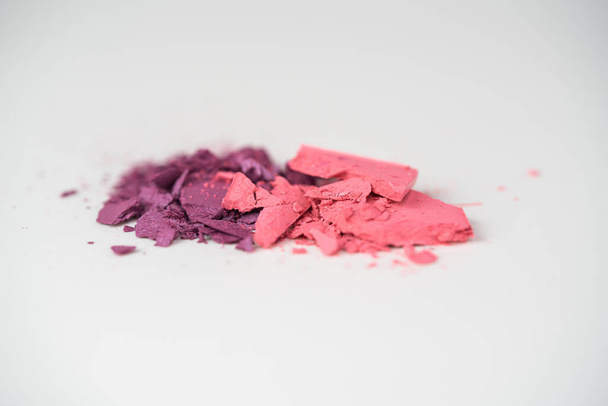 Luomiväri jauhe vaaleanpunainen ja violetti väri - Valokuva, kuva