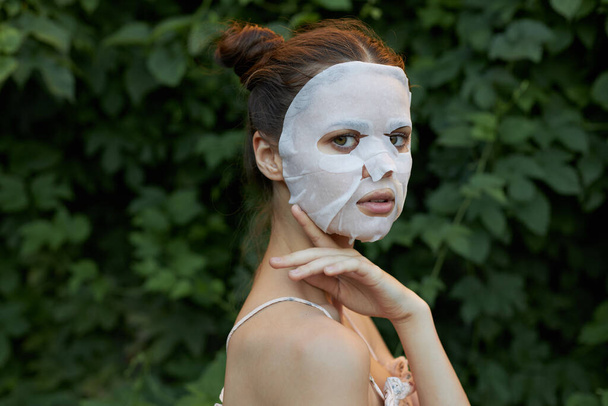 Porträt eines Mädchens Anti-Aging-Maske klare Haut Nahaufnahme  - Foto, Bild