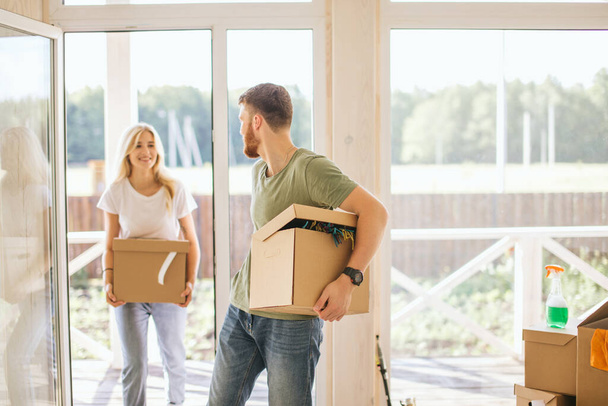 Happy Couple Carrying Cardboard Boxes Into New Home On Moving Day - Fotoğraf, Görsel