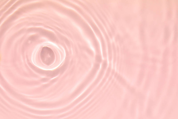 růžová transparentní průzračná voda povrch textura letní pozadí - Fotografie, Obrázek