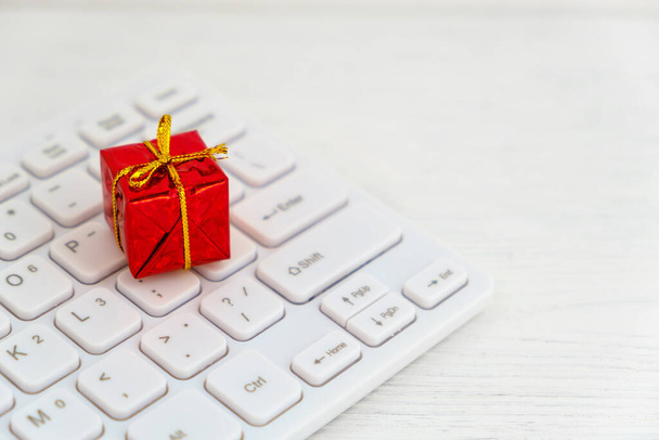 Red present on computer keyboard - christmas online shopping concept - Photo, Image