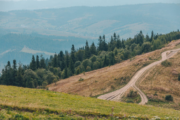 stezka silnice v horách podzim krajina pohled - Fotografie, Obrázek