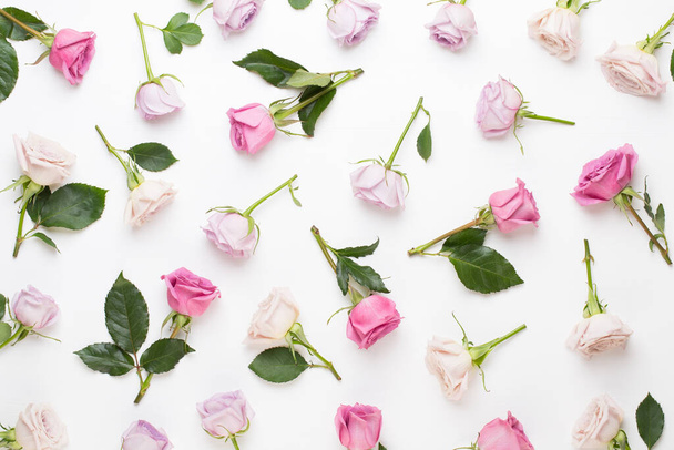 Floral pattern made of pink and beige roses on white background. Flat lay, top view. Valentine's background - Foto, Bild