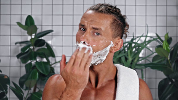 Man applying shaving foam and pointing with fingers - Footage, Video